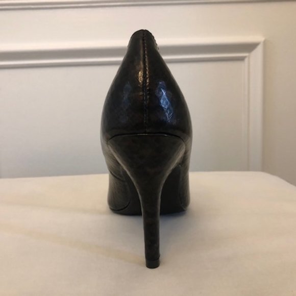 Rampage Nicki Snakeskin Pointed Toe Pumps (7.5) - Picture 3 of 5